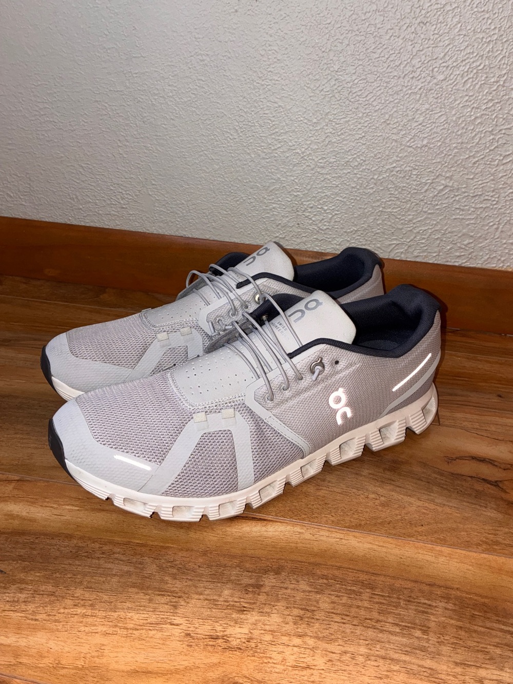 On Cloud 5 Men’s Athletic Running Shoe Sneakers, gray- size 11